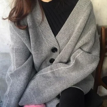 Rudenį ir žiemą naujo stiliaus vientisa spalva prarasti didelis temperamentas cardigan megztinis viršutiniai moterų V-kaklo vidutinio ilgio megztinis